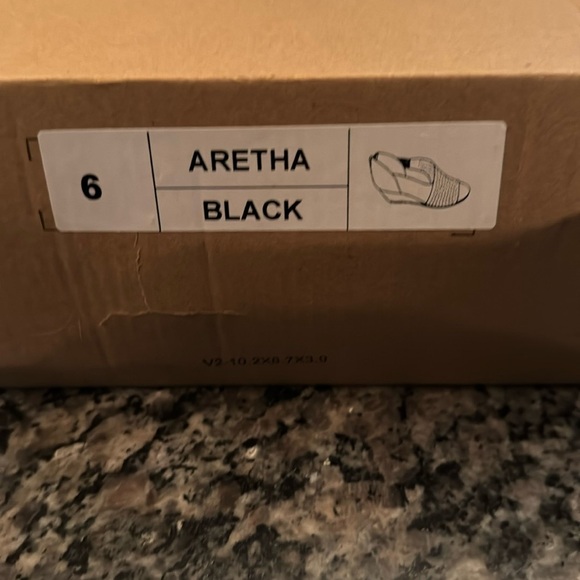 Journee Collection Aretha Black peep toe wedge NIB 6 - Picture 2 of 10